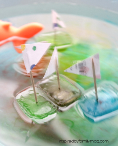 Summer Activity for Kids: Ice Boats Water Play - SpanglishBaby.com